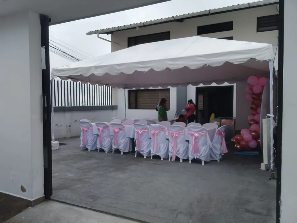 Sillas blancas para eventos